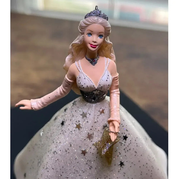 Hallmark Ornament Celebration Barbie Special '2001' - Picture 9 of 14